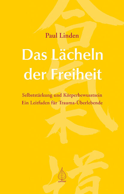 Ein gelbes Buchcover mit dunkelroter und weißer Schrift. Darauf steht: Paul Linden. Das Lächeln der Freiheit. Selbststärkung und Körperbewusstsein. Ein Leitfaden für Trauma-Überlebende. Im Hintegrund sind blassgelbe japanische Schriftzeichen zu sehen.